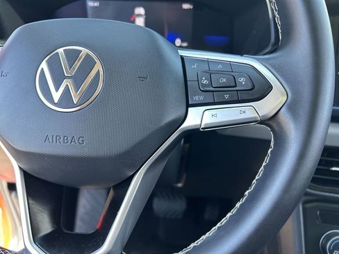 Certified 2022 Volkswagen Taos SE w/ Panoramic Sunroof Package FWD image 22