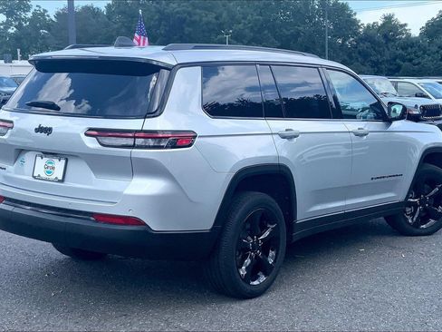 Certified 2025 Jeep Grand Cherokee L Altitude AWD/4WD image 12