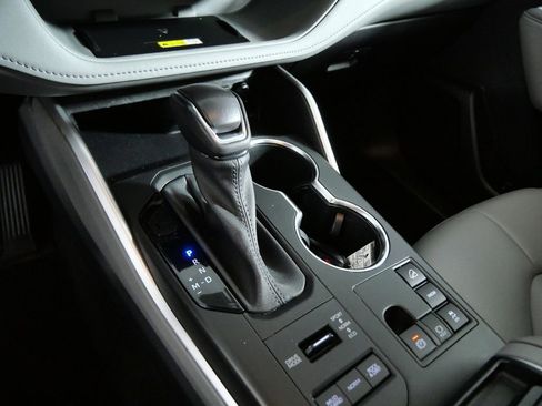 Used 2023 Toyota Highlander XLE image 24