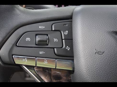 Used 2021 Cadillac Escalade ESV Premium Luxury w/ LPO, Illumination Package image 30