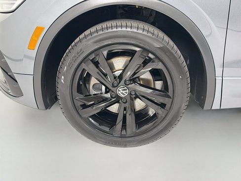 Certified 2023 Volkswagen Tiguan SE R-Line FWD image 32