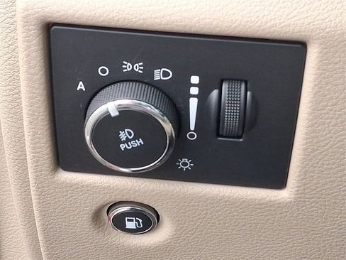 Used 2020 Jeep Grand Cherokee Limited image 26