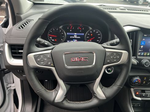 Used 2023 GMC Terrain SLT image 18