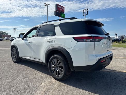 Used 2024 Nissan Pathfinder SV FWD image 5