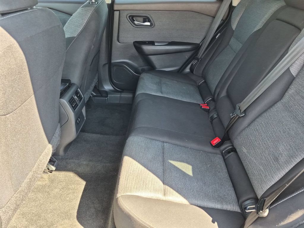 Used 2023 Nissan Rogue SV AWD/4WD image 27