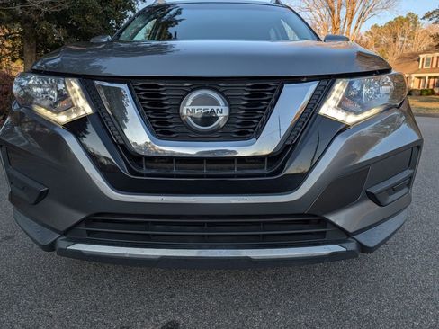 Used 2018 Nissan Rogue SV image 8