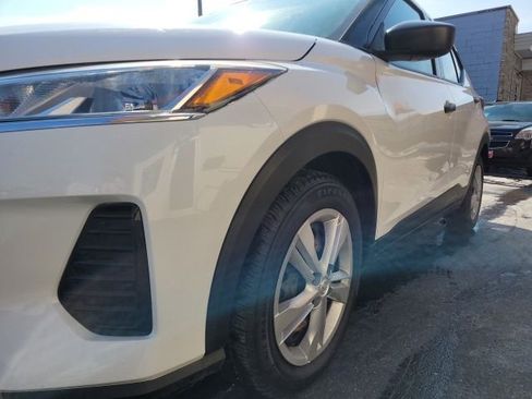 Used 2022 Nissan Kicks S image 13