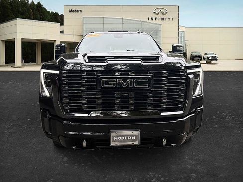 Used 2024 GMC Sierra 3500 Denali Ultimate AWD/4WD image 2