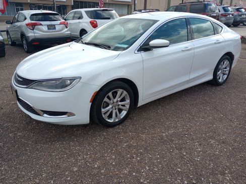 Used 2015 Chrysler 200 Limited FWD image 3