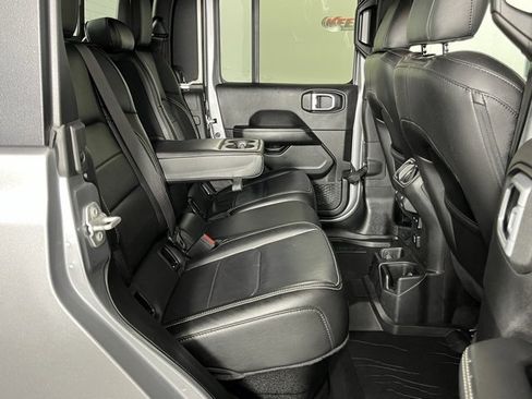 Used 2020 Jeep Gladiator Overland image 28
