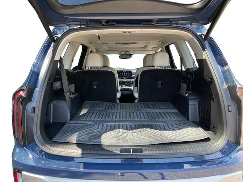 Used 2023 Kia Telluride EX w/ EX Captain's Chair Package FWD image 13