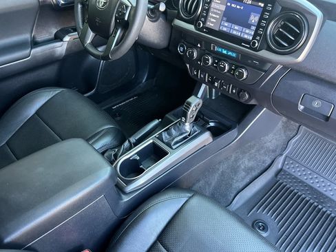 Used 2021 Toyota Tacoma TRD Off-Road w/ Technology Package AWD/4WD image 15