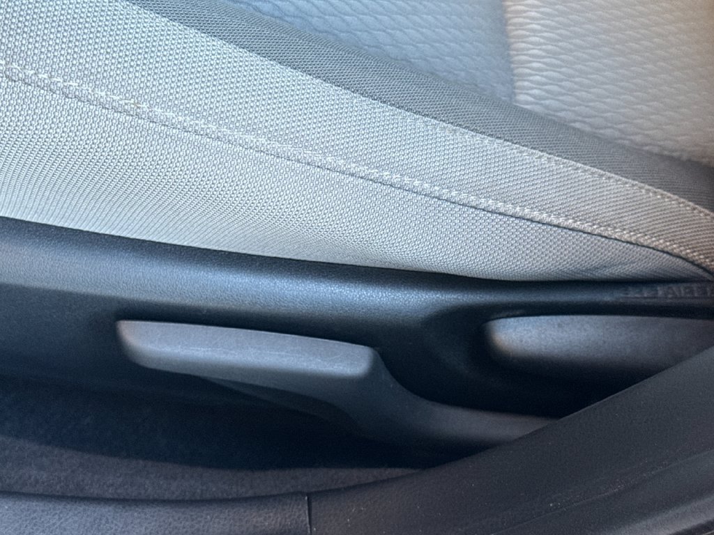 Used 2018 Toyota Corolla LE FWD image 14