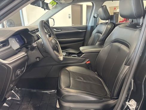 Used 2023 Jeep Grand Cherokee L Limited w/ Luxury Tech Group II image 15