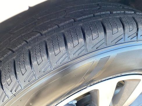 Used 2021 Chrysler Pacifica Touring-L image 25