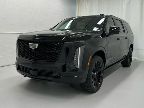 Used 2025 Cadillac Escalade ESV Sport Platinum w/ LPO, ONYX Package image 4