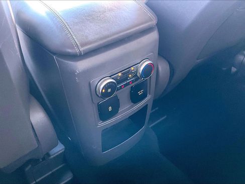 Used 2020 Ford Explorer Platinum w/ Premium Technology Package image 34