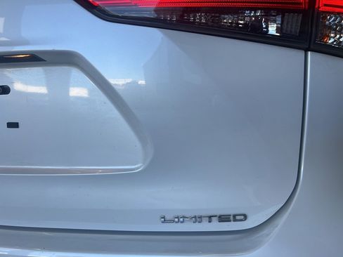 Used 2023 Toyota Highlander Limited image 7