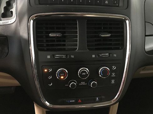 Used 2016 Dodge Grand Caravan SE w/ Quick Order Package 29E SE FWD image 27