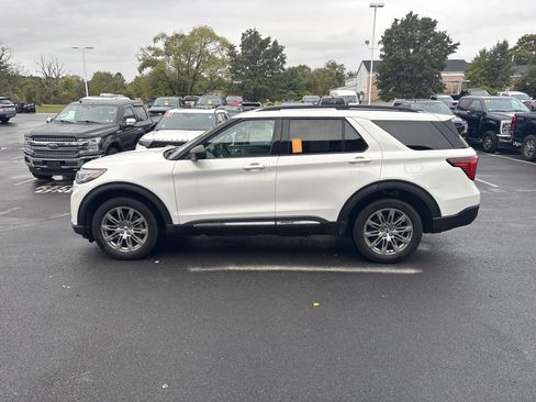 Used 2025 Ford Explorer Active w/ Active Comfort Package image 7