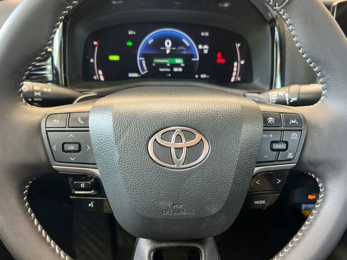 Used 2025 Toyota Camry SE FWD image 23