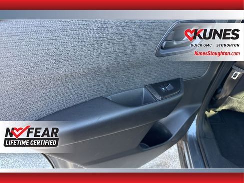 Used 2023 Nissan Rogue S image 34