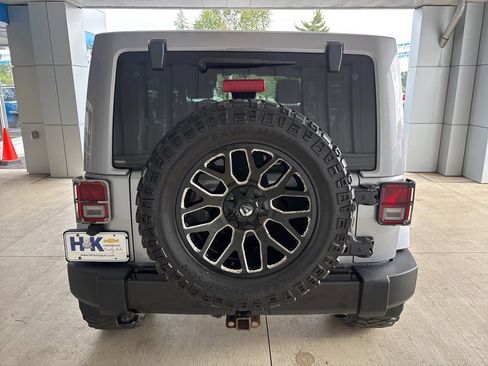 Used 2018 Jeep Wrangler Unlimited Sahara image 20