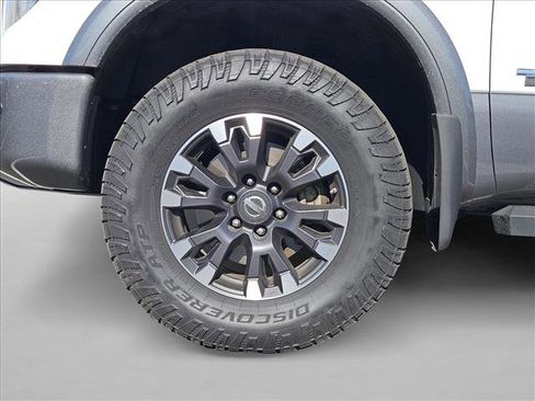Used 2018 Nissan Titan PRO-4X w/ Pro-4x Convenience Package image 23