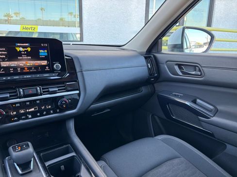 Used 2025 Nissan Pathfinder SV AWD/4WD image 33