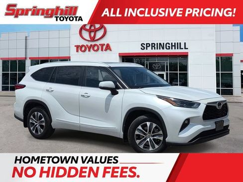 Used 2023 Toyota Highlander XLE FWD image 1