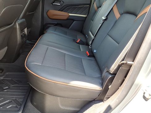 Certified 2024 GMC Canyon AT4 w/ AT4 Premium Package AWD/4WD image 11