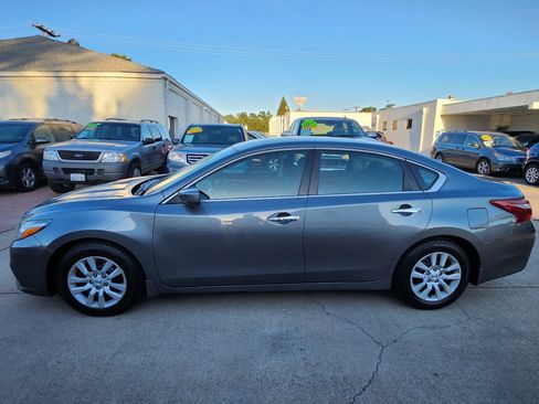 Used 2018 Nissan Altima 2.5 S w/ S Convenience Package image 3