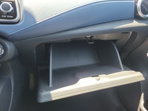 Used 2025 Nissan Versa SV FWD image 30