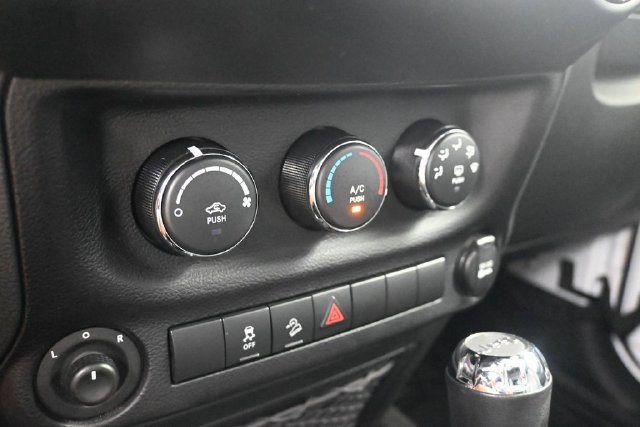 Used 2018 Jeep Wrangler Unlimited Sport S AWD/4WD image 15