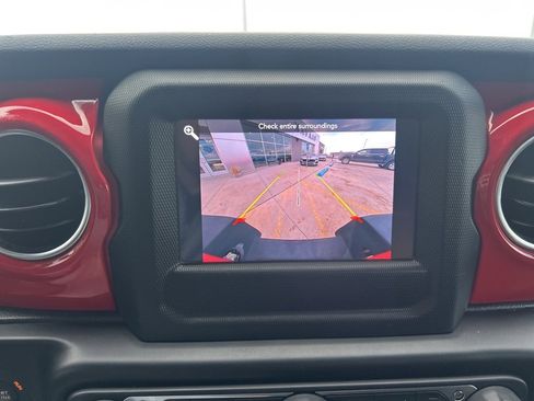 Used 2020 Jeep Gladiator Rubicon w/ Cold Weather Group image 25