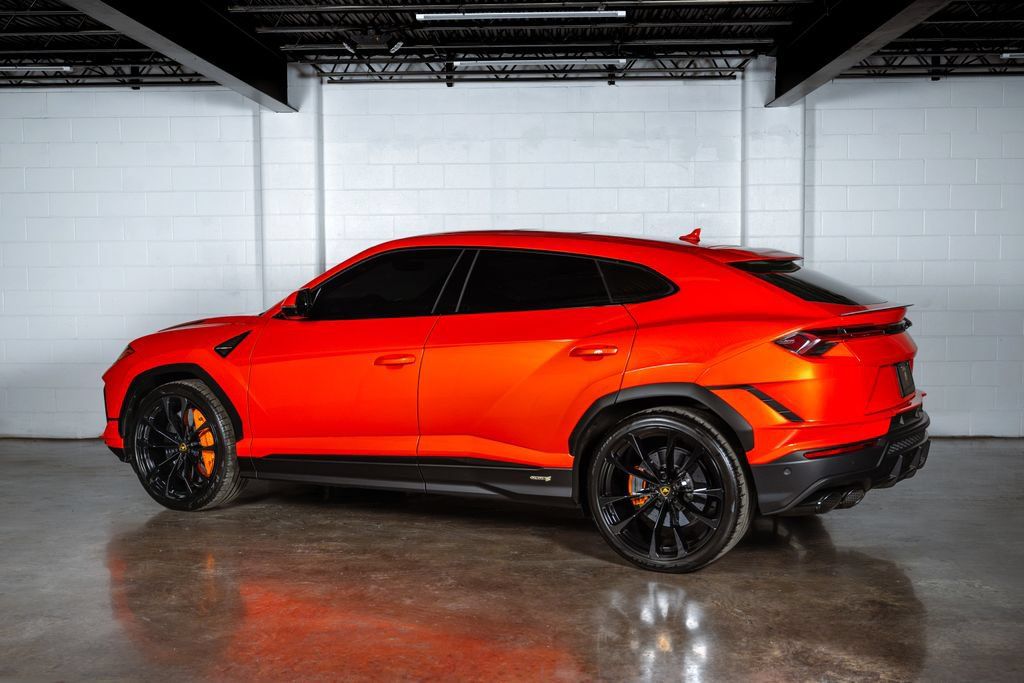 Used 2024 Lamborghini Urus S AWD/4WD image 2