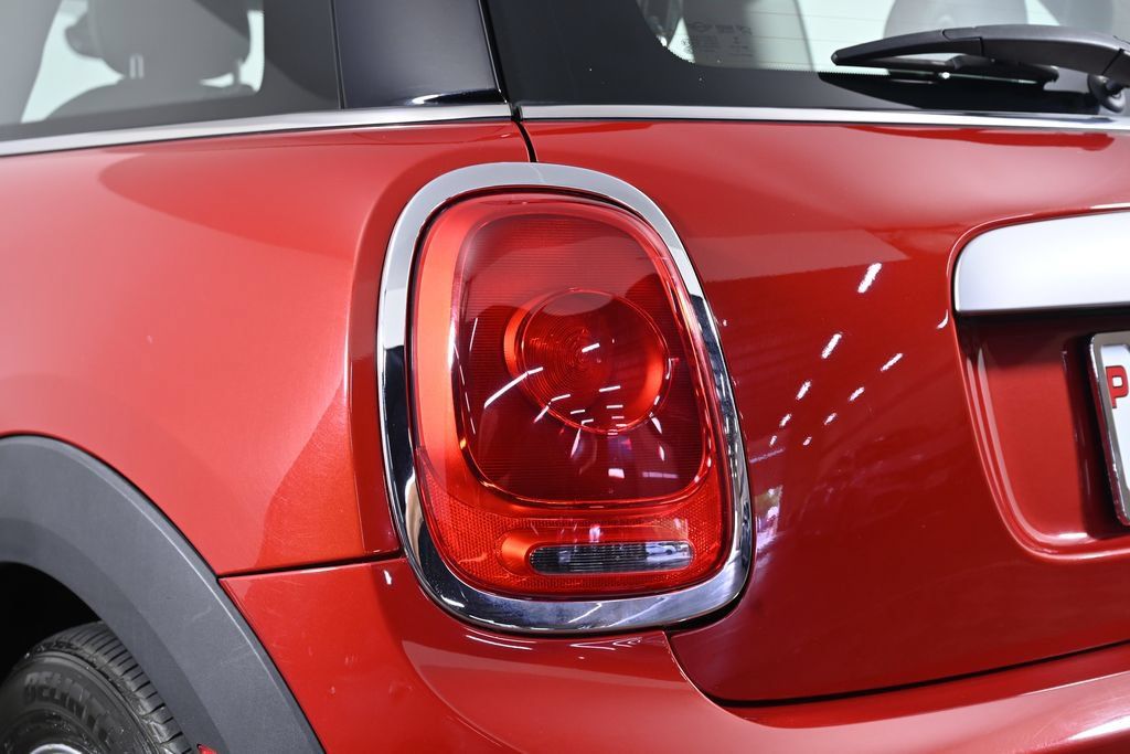 Used 2015 MINI Cooper 2-Door Hardtop FWD image 8