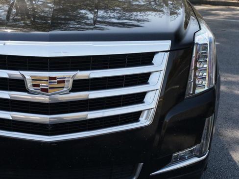 Used 2016 Cadillac Escalade Luxury image 27