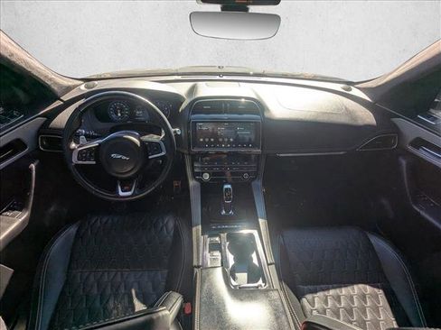 Used 2020 Jaguar F-PACE SVR image 17