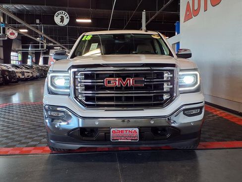 Used 2018 GMC Sierra 1500 SLT image 2