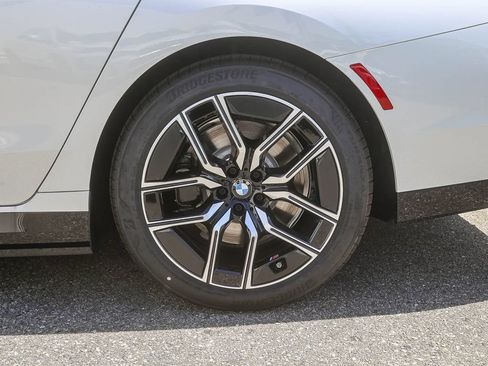 Used 2026 BMW i7 eDrive50 w/ M Sport Package RWD image 8