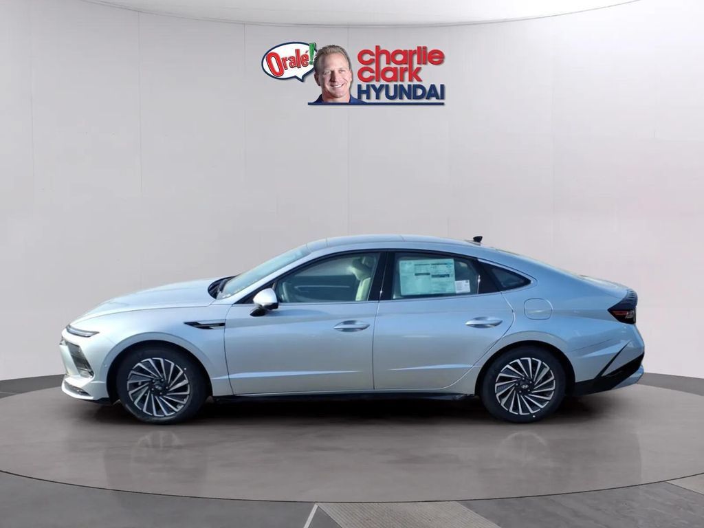 New 2026 Hyundai Sonata Limited FWD image 2