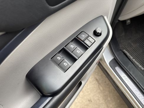 Used 2017 Toyota Highlander Limited image 15