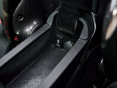 Used 2022 Ferrari SF90 Spider image 64