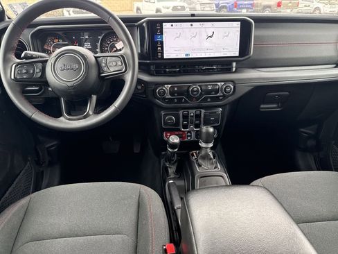 Used 2024 Jeep Wrangler Unlimited Rubicon image 16