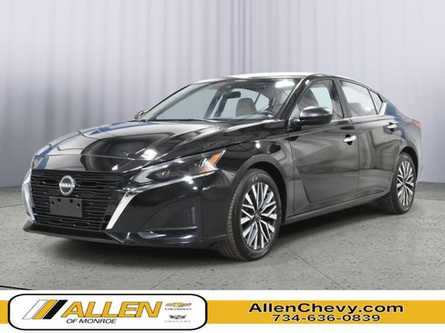Used 2024 Nissan Altima 2.5 SV image 1