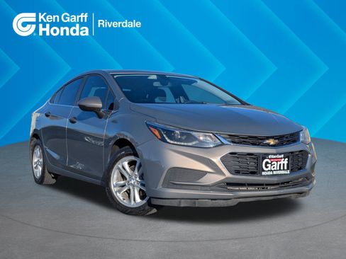 Used 2017 Chevrolet Cruze LT w/ Convenience Package image 1