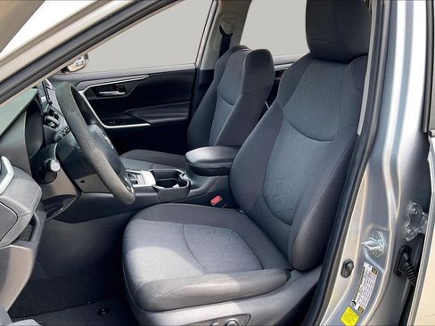 Used 2021 Toyota RAV4 XLE w/ Convenience Package FWD image 8