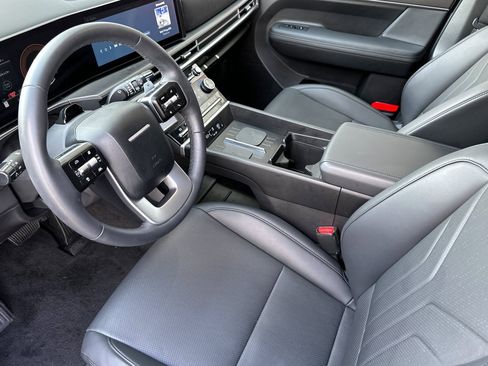 Certified 2025 Hyundai Santa Fe SEL image 9