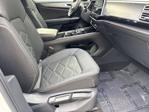 Used 2025 Volkswagen Atlas Cross Sport SE AWD/4WD image 45